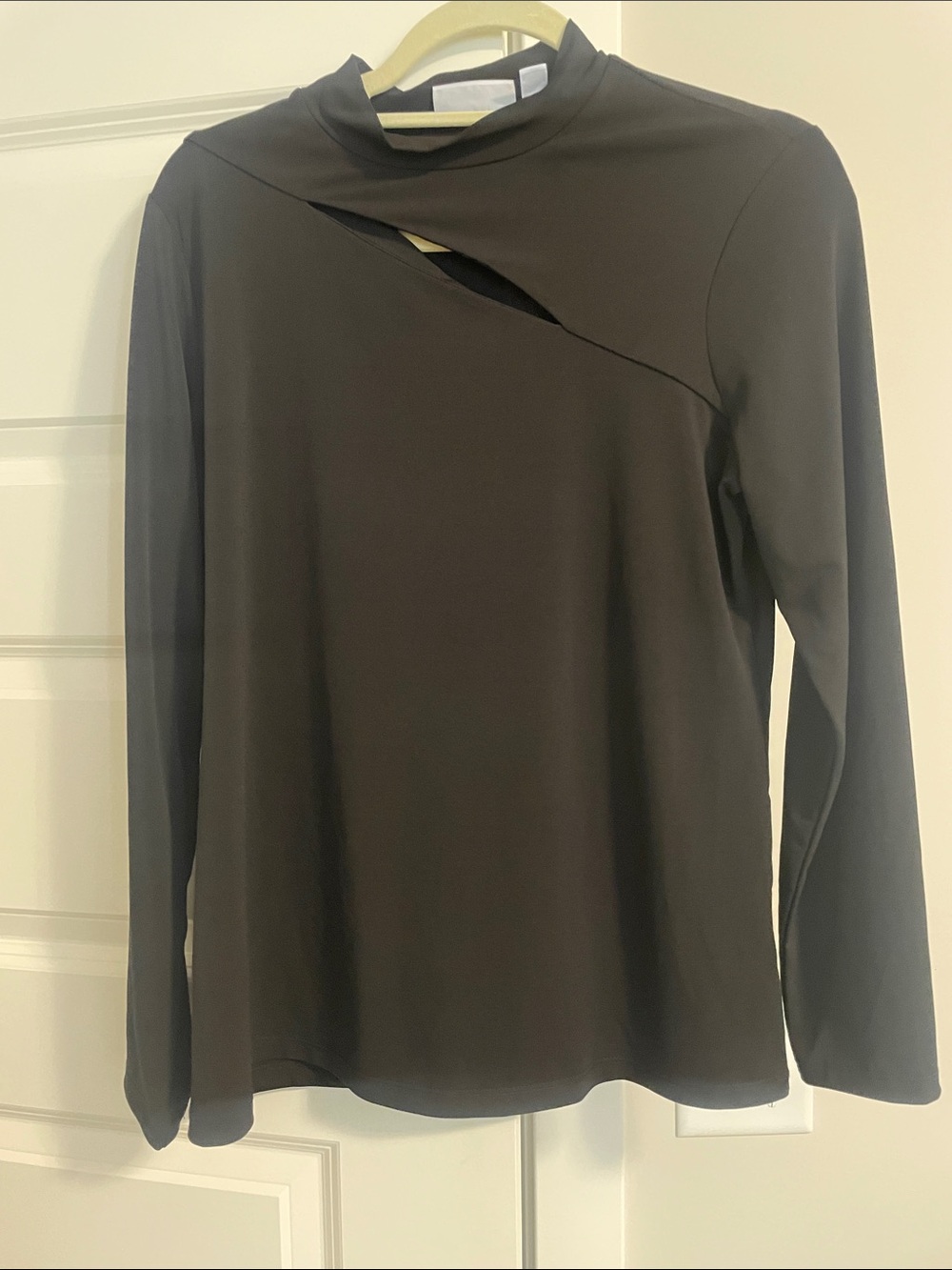 Women’s Black Long-Sleeve Twist Neck Top